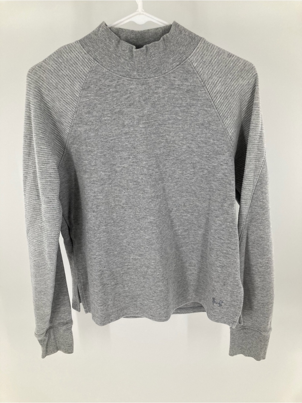 Under Armour Women’s Light Gray Mock Neck Pullover Sweater